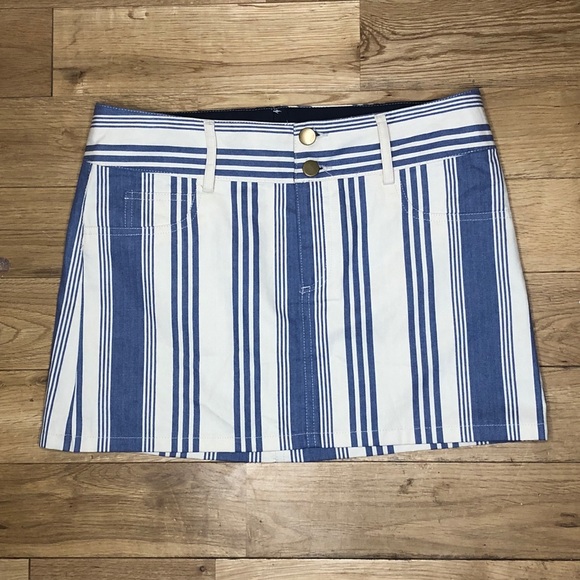 Alice + Olivia Dresses & Skirts - ‼️Mini Alice + Olivia Skirt‼️
